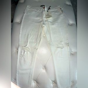 White/cream capri jeans